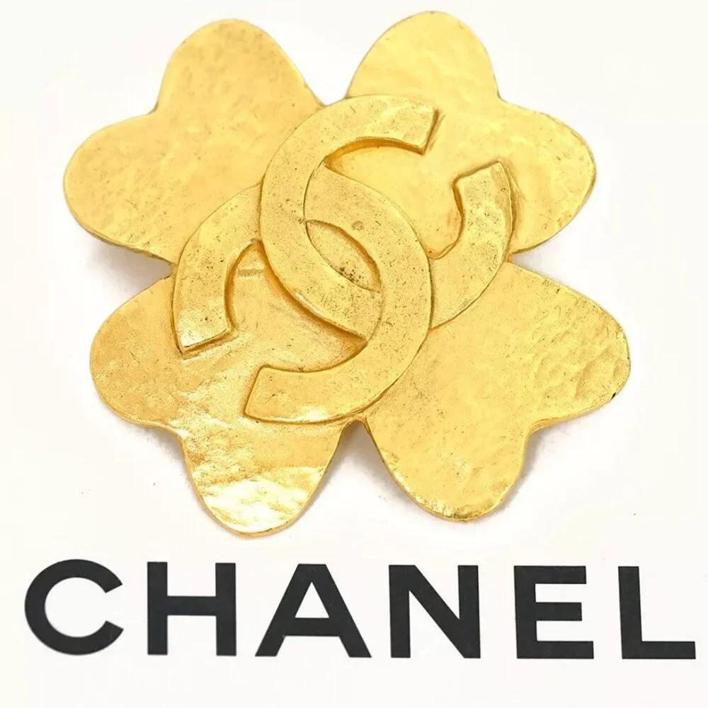 CHANEL CC Logo Clover Brooch Gold Tone Pin 95P Auth #24346 - Picture 4 of 12